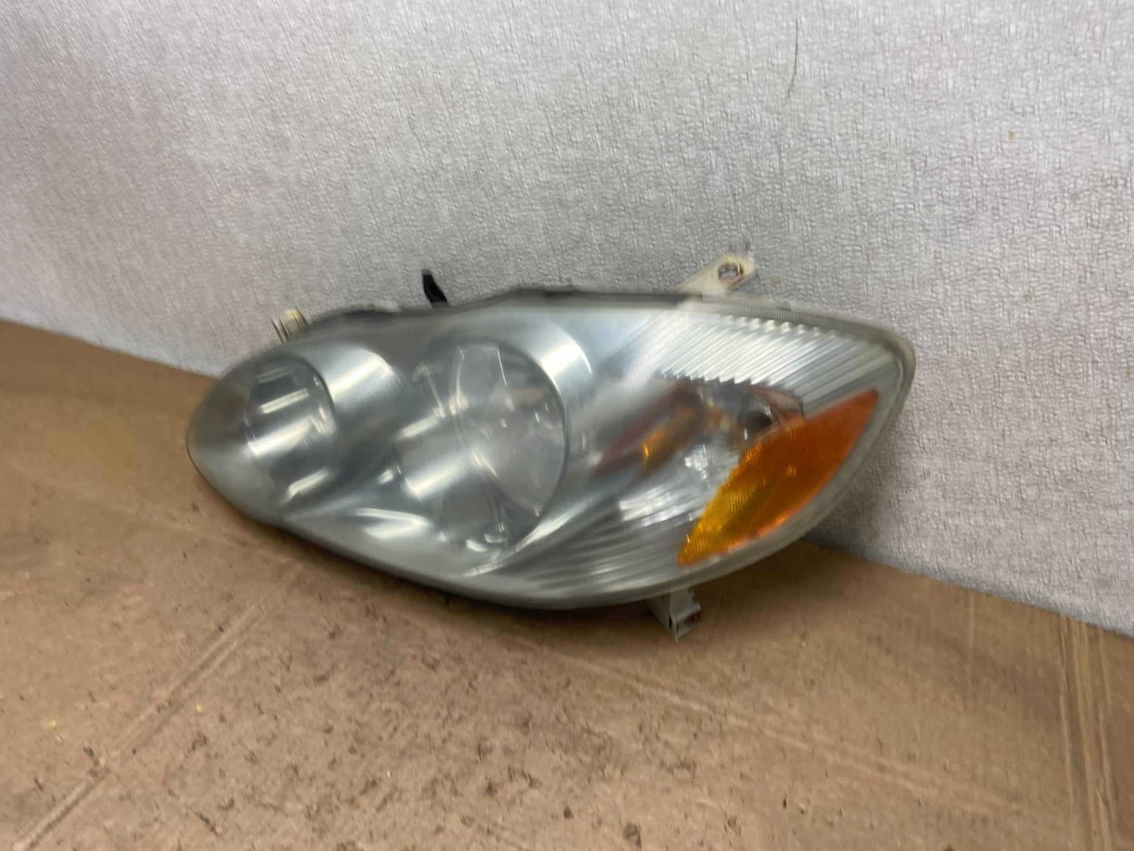 2003 to 2004 Toyota Corolla Left Driver LH side Headlight Oem Y7072 DW1