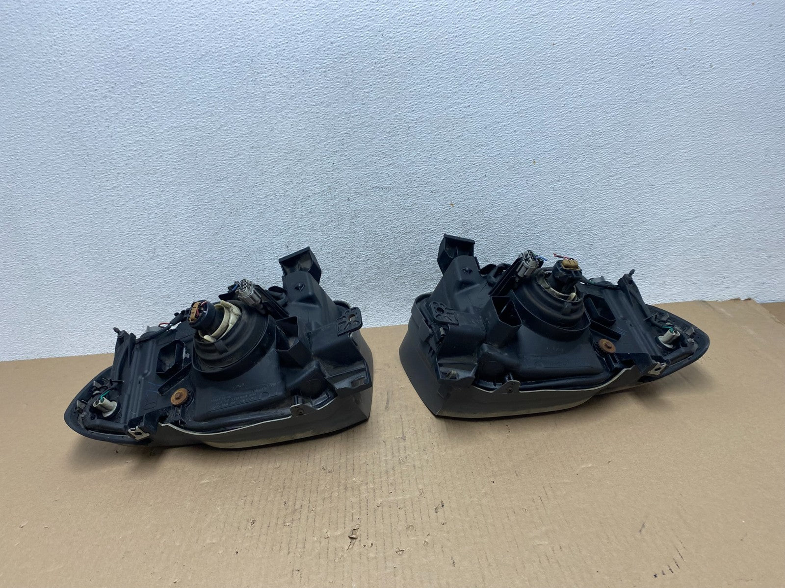 2002 2003 2004 Nissan Xterra Left+Right Side Headlights AE7223 DW7