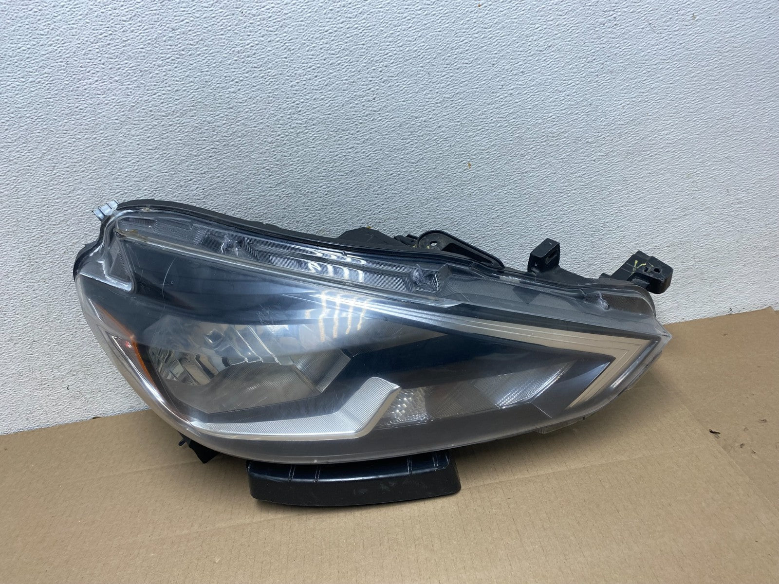2016 - 2018 Nissan Sentra Front Right Passenger RH Halogen Headlight AG5813 DW0