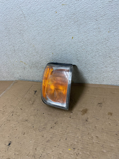 1999 - 2004 Nissan Pathfinder Passenger Corner Park Light Turn Signal N9292 DW1
