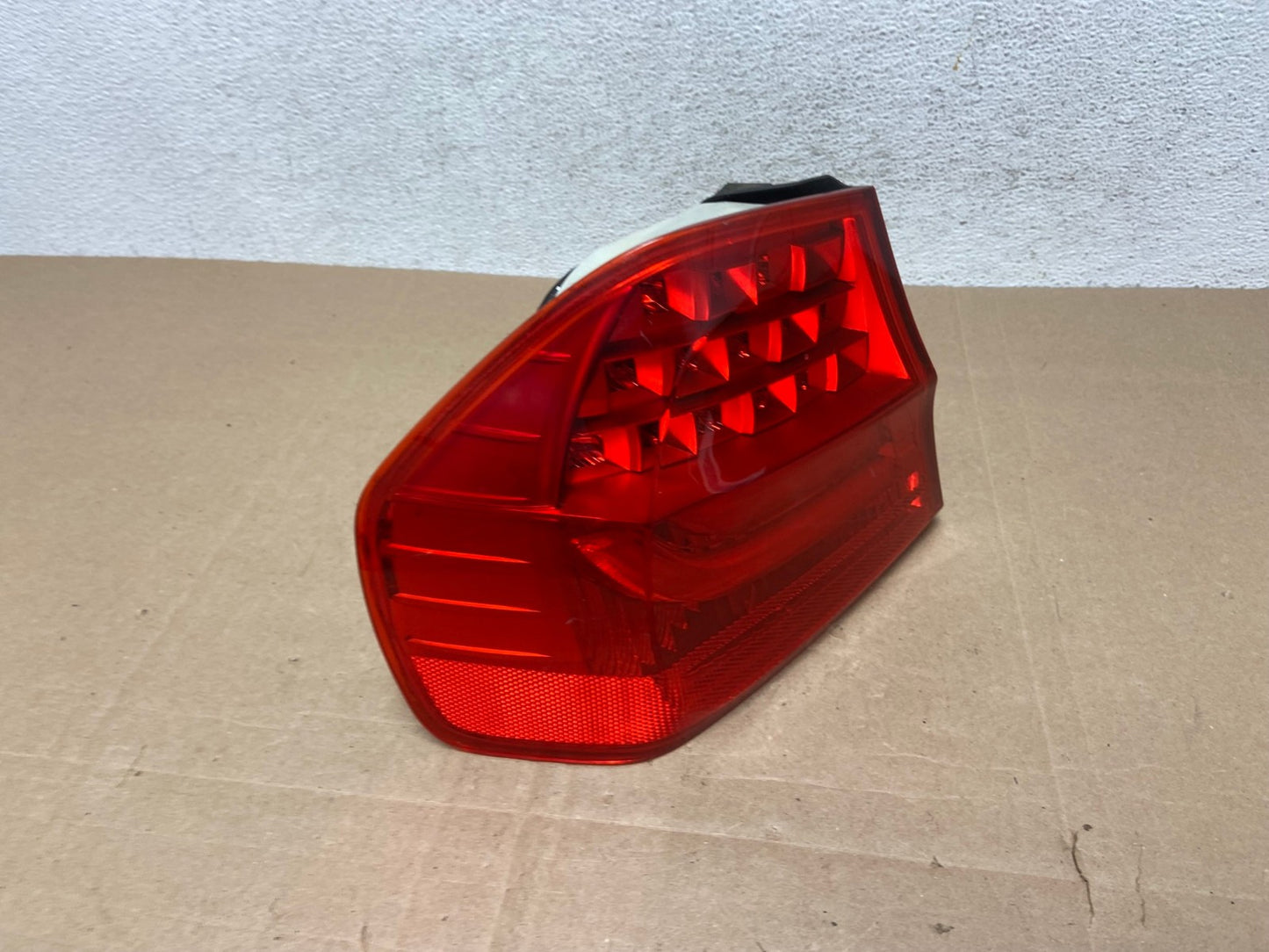 2009 2010 BMW 323i 325i 328i 335i 3 Series Left Driver Tail Light AE4932 LK2