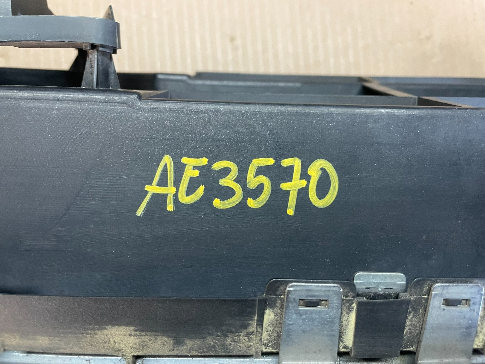 2002 2003 2004 Nissan Pathfinder Front Upper Grill Grille AE3570 DG7
