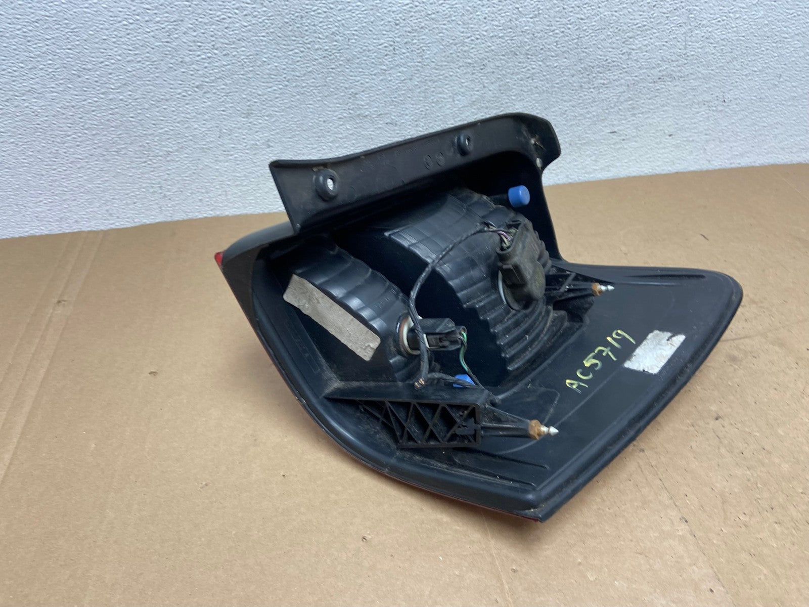 2008 to 2012 Ford Escape Left Driver LH Side Tail Light AC5719 LK5