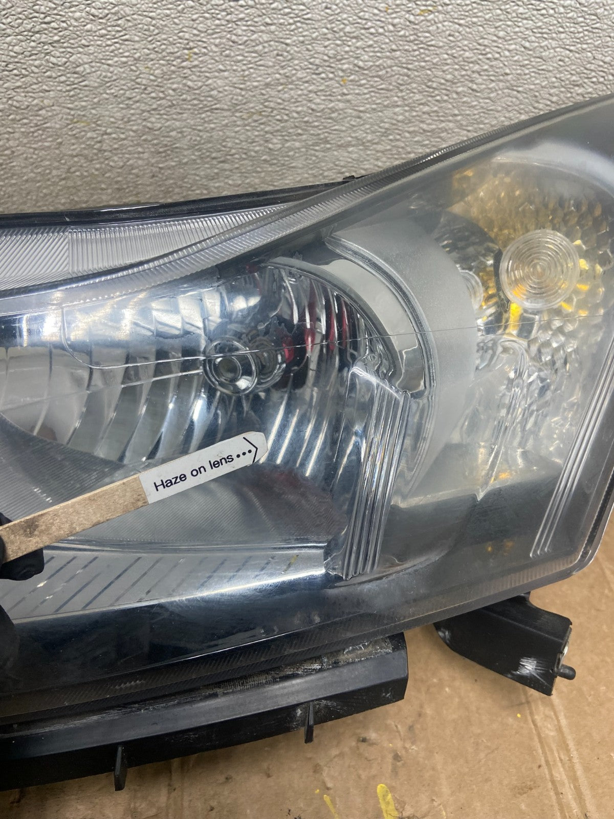2011 to 2015 Chevrolet Cruze Halogen Left+Right Set Headlights AA3579 PS3