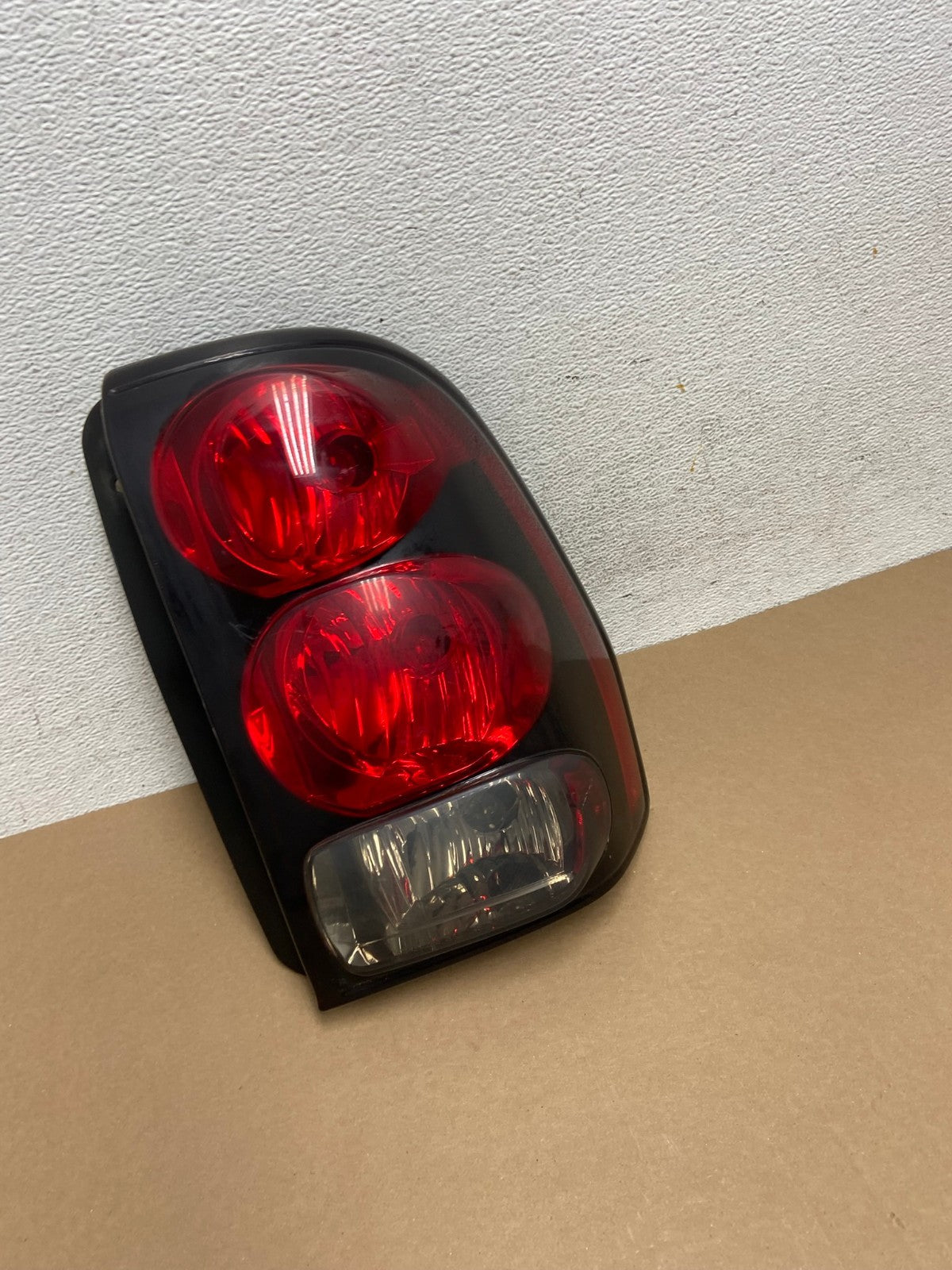 2002 to 2009 Chevrolet Trailblazer Right Passenger Rh Tail Light AD6386 LK2