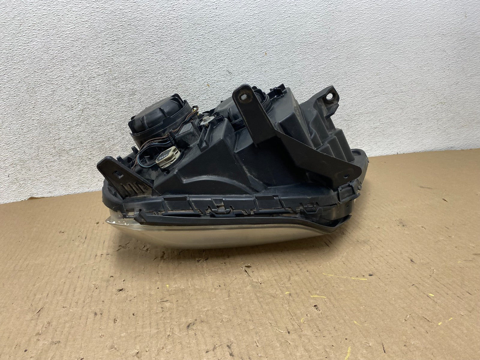 2010 to 2015 GMC Terrain Halogen Passenger Right Rh Side Headlight AG8020 DW4
