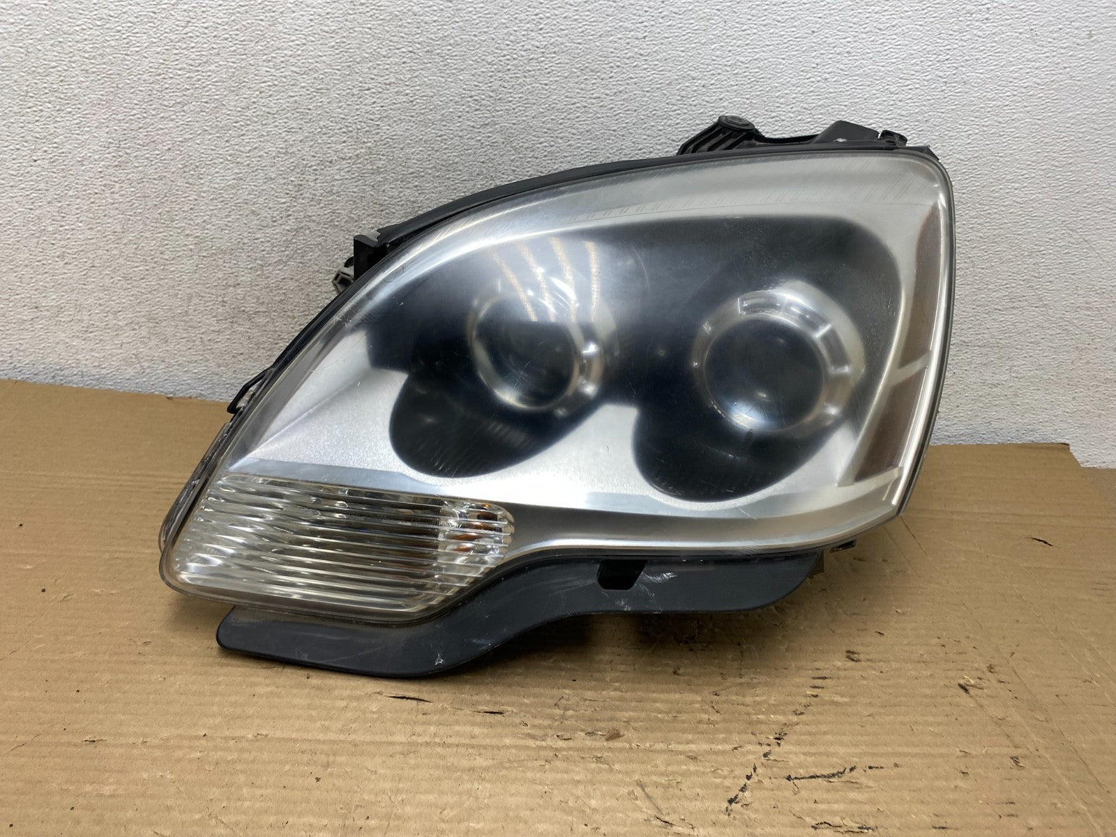 2007 to 2012 Gmc Acadia Halogen Headlight Left Driver LH Side AG9102 DW0