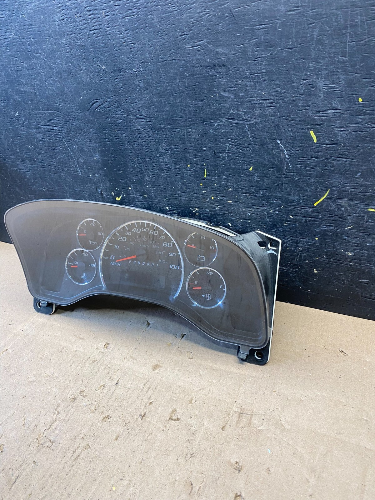 2008 to 2010 Chevrolet Express 1500 Speedometer Cluster Gauge R8857 DG2
