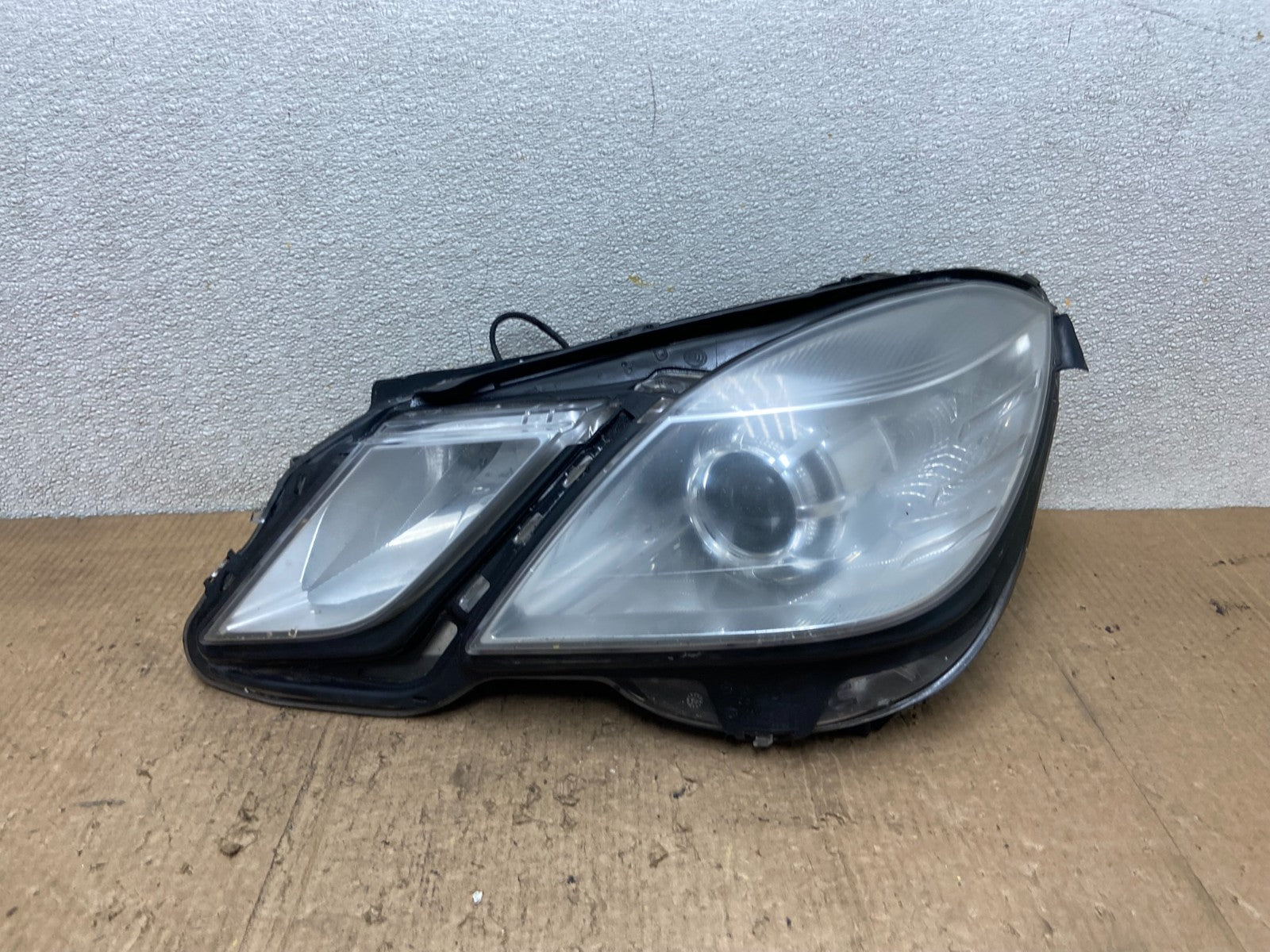 2010-2013 Mercedes E Class E350 E550 Left Driver LH Halogen Headlight AA8482 DW0