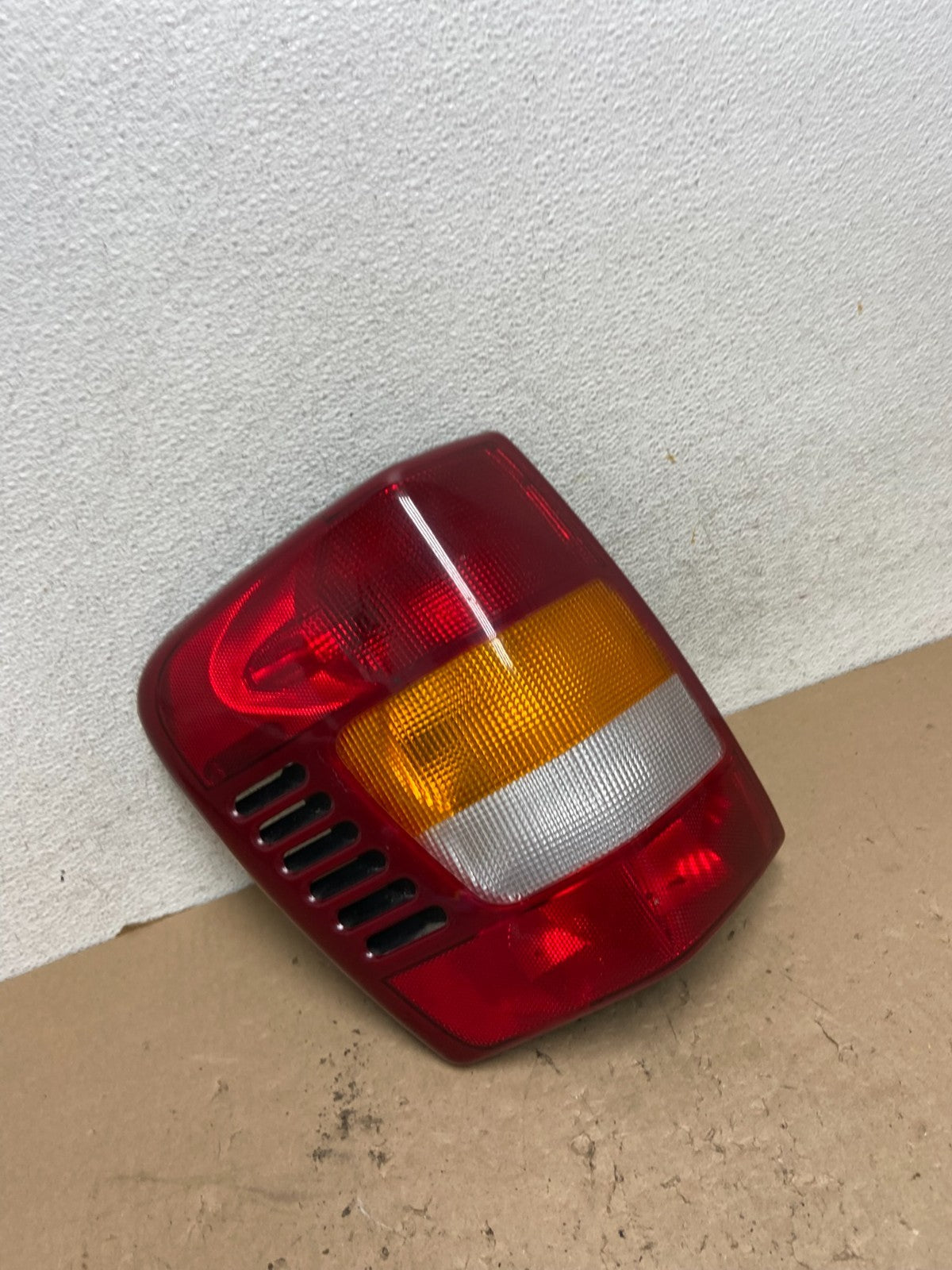 1999 - 2004 Jeep Grand Cherokee WJ Left Driver Lh Side Tail Light AG4377 PS2
