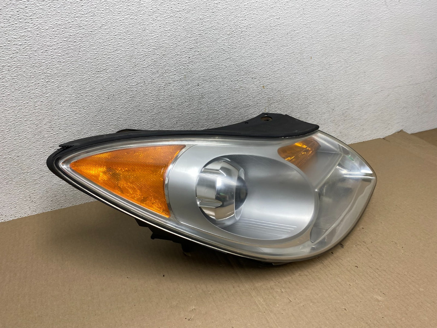 2007 to 2012 Hyundai Veracruz Right Passenger RH Headlight Halogen AE6956 DW2
