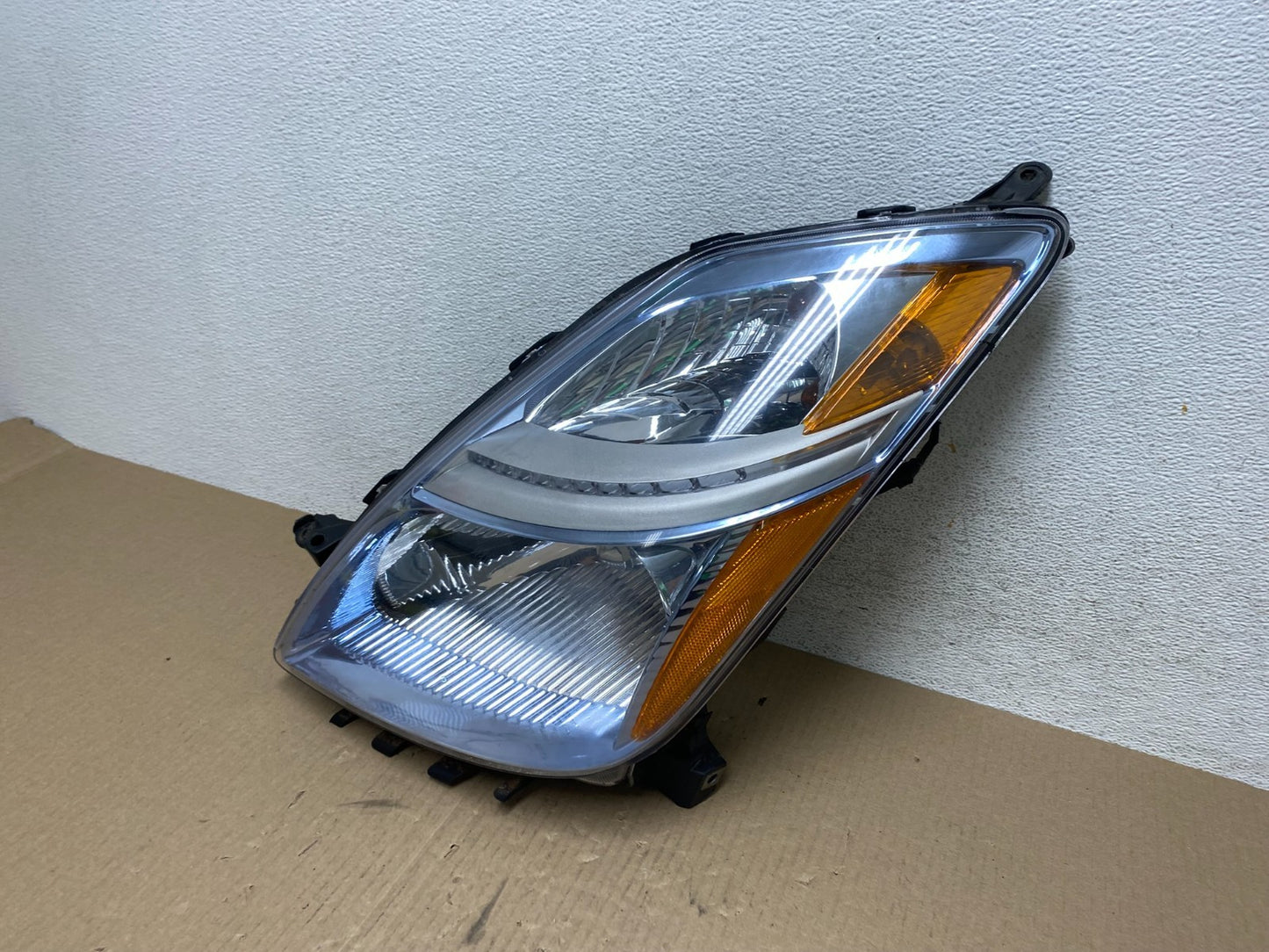 2006-2009 Toyota Prius Left Driver LH Side Blue Headlight Halogen TYC AE7017 DW1
