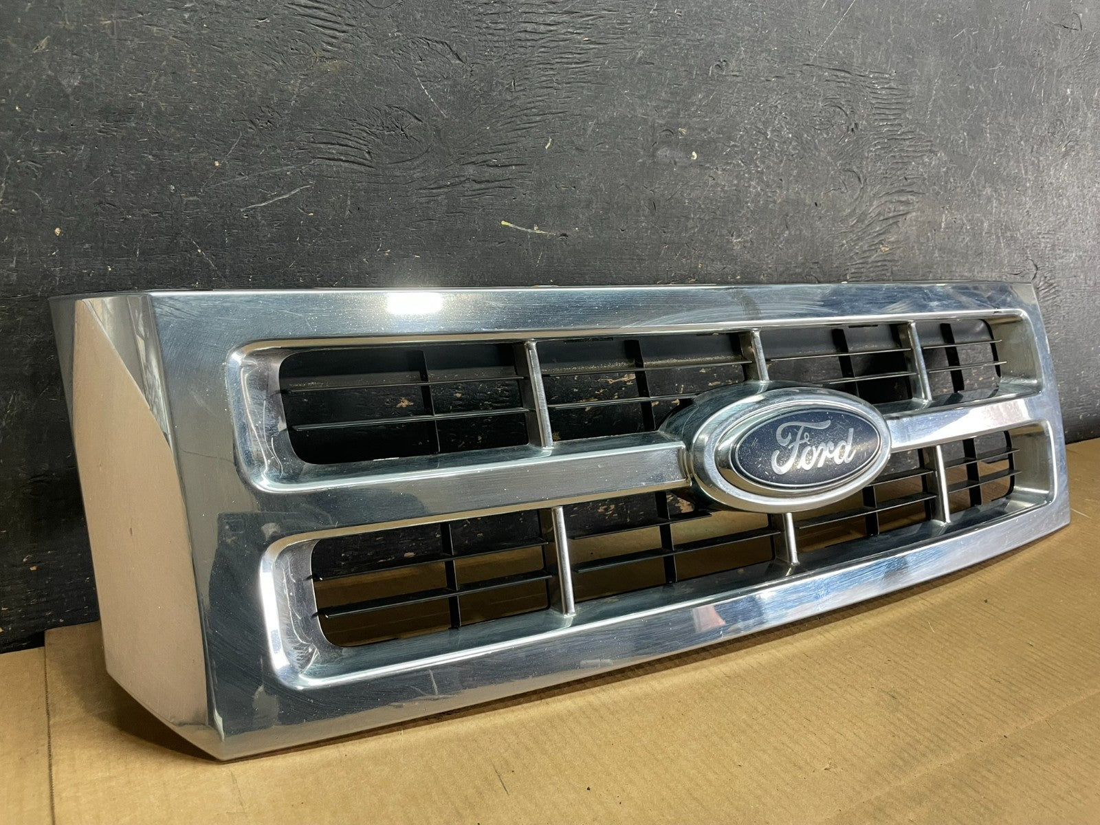 2008 to 2012 Ford Escape Front Upper Grill Grille Oem AA9066 DG1