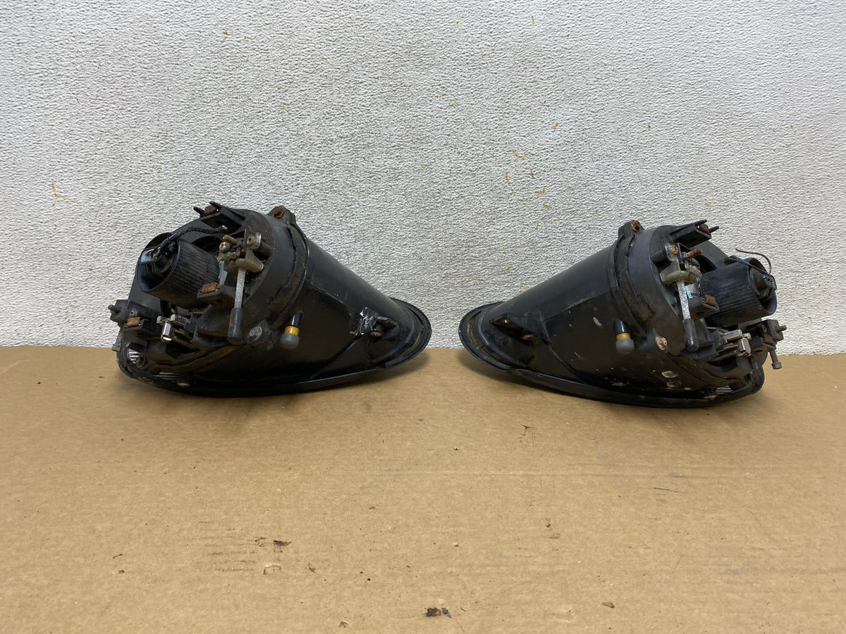 1996 to 1999 Ford Taurus Left+Right Side Headlights AH4413 DW8