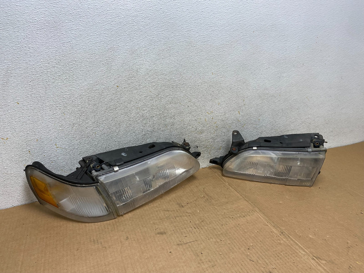 1993 to 1997 Toyota Corolla Left+Right Side Headlights AI4437 DW2