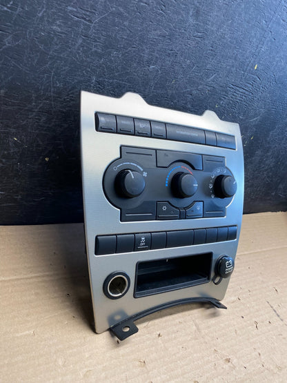 2005 2006 2007 Jeep Commander Grand Cherokee A/C Climate Control Bezel T1818 DG3