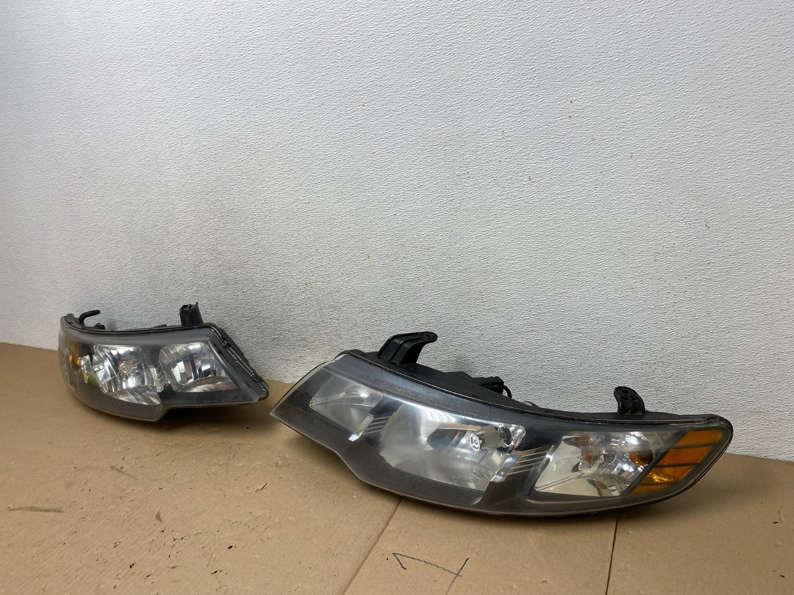 2010 2011 2012 Kia Forte Left+Right Side Headlights Halogen TYC AG4087 DW1
