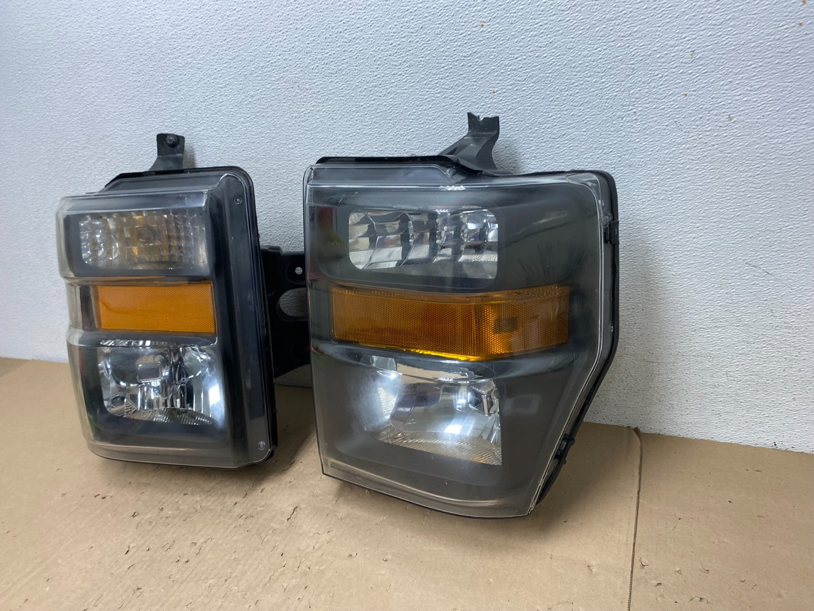 2008 to 2010 Ford F250 Super Duty Left+Right Side Headlights AG6791 DW1