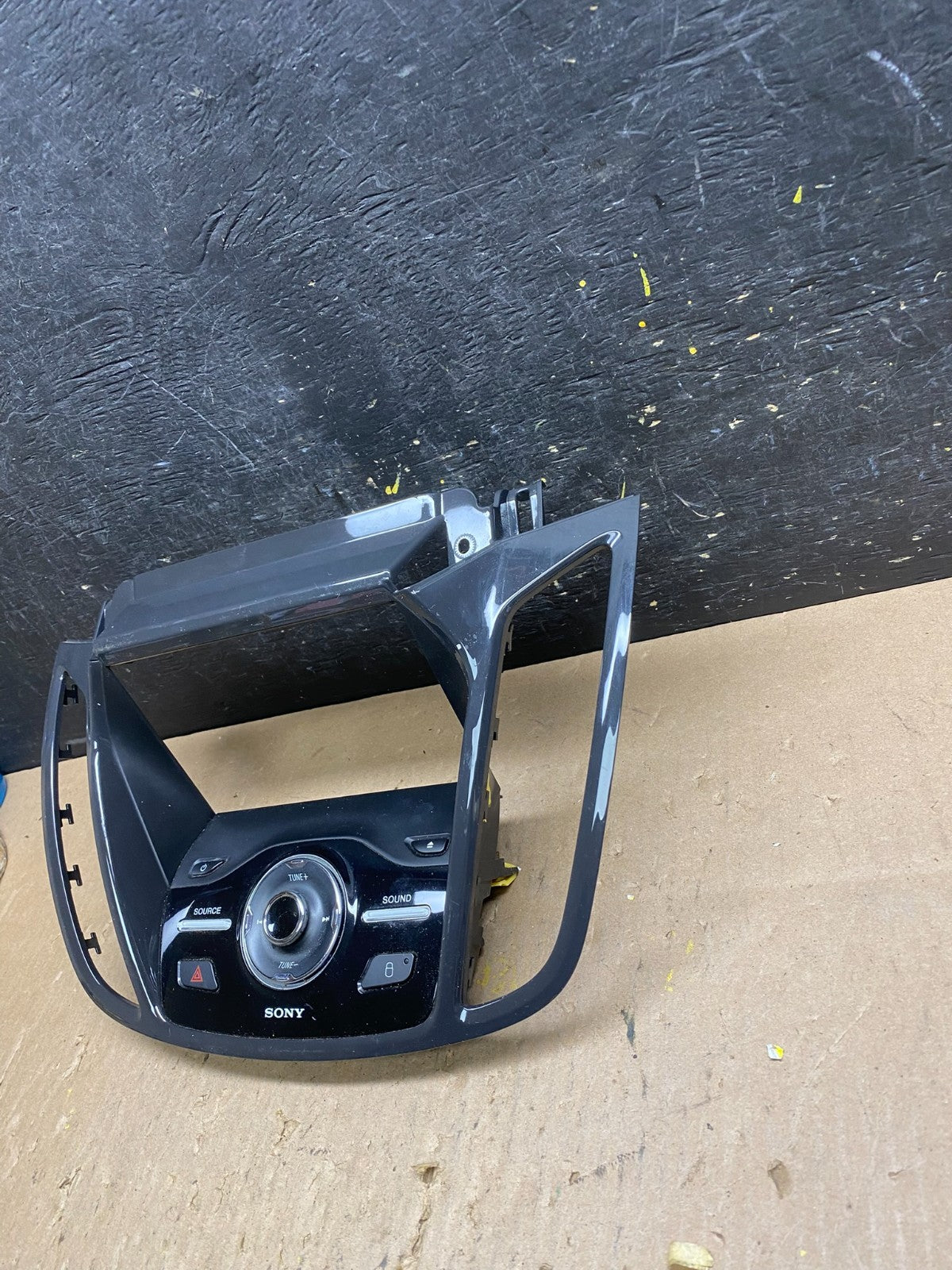 2013 to 2016 Ford Escape Dash Radio Control Panel Bezel CJ54-18835-CGW T5908 DG2