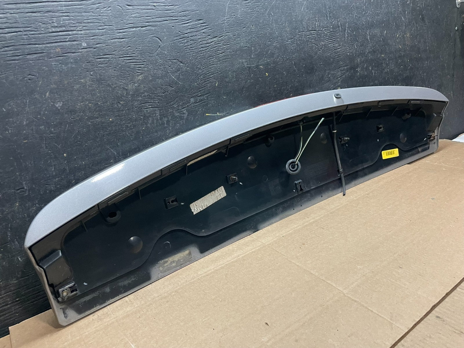 2011 to 2016 Chrysler Town & Country Rear Back Wing Spoiler y9318 DG7