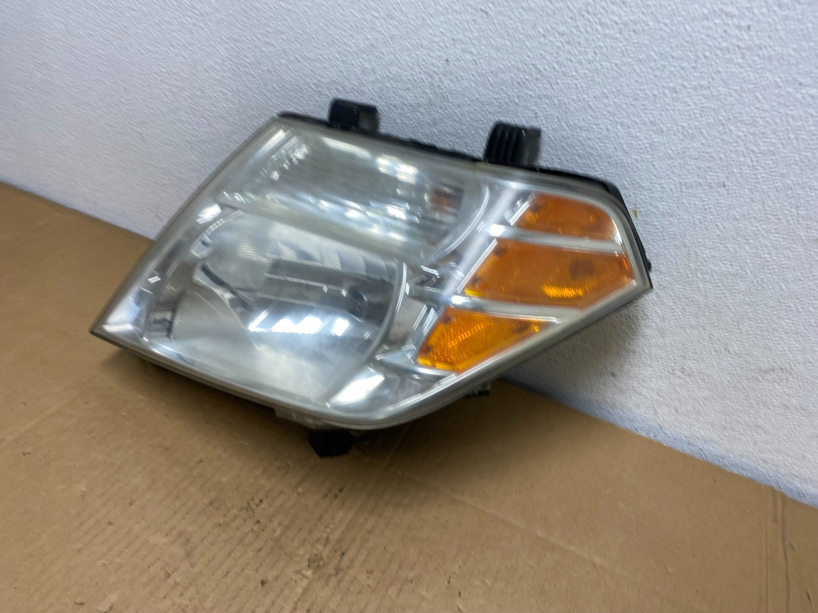 2008 to 2012 Nissan Pathfinder Halogen Headlight Left Driver Lh AD0827 DW1