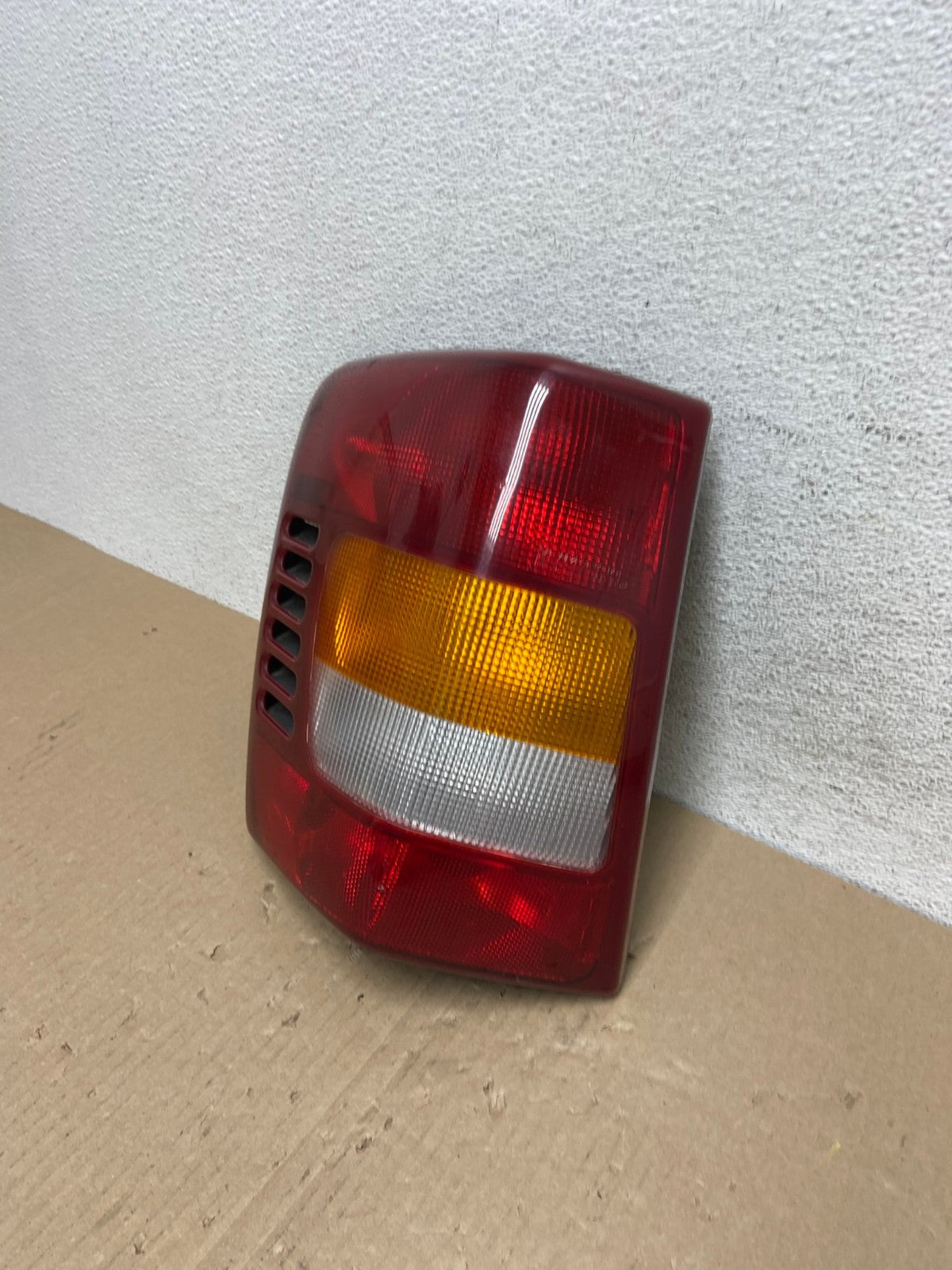 1999 - 2004 Jeep Grand Cherokee WJ Left Driver Lh Tail Light AE9607 LK1