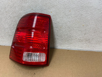2002 to 2005 Ford Explorer Left Driver Lh Side Tail light AH4418 DW2