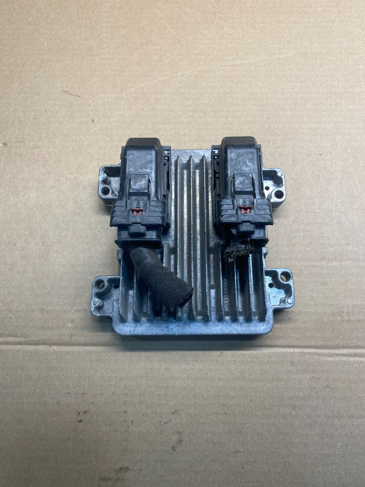 2010-2011 Chevrolet or GMC Pickup Engine Control Module ECM ECU AC4496 DG0