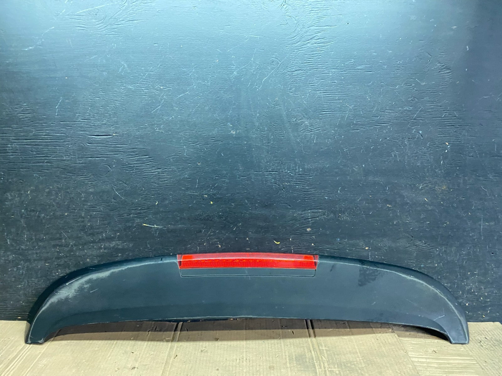 2013 to 2018 Hyundai Santa Fe Rear Spoiler W/3rd Brake Light Oem W2177 DG0