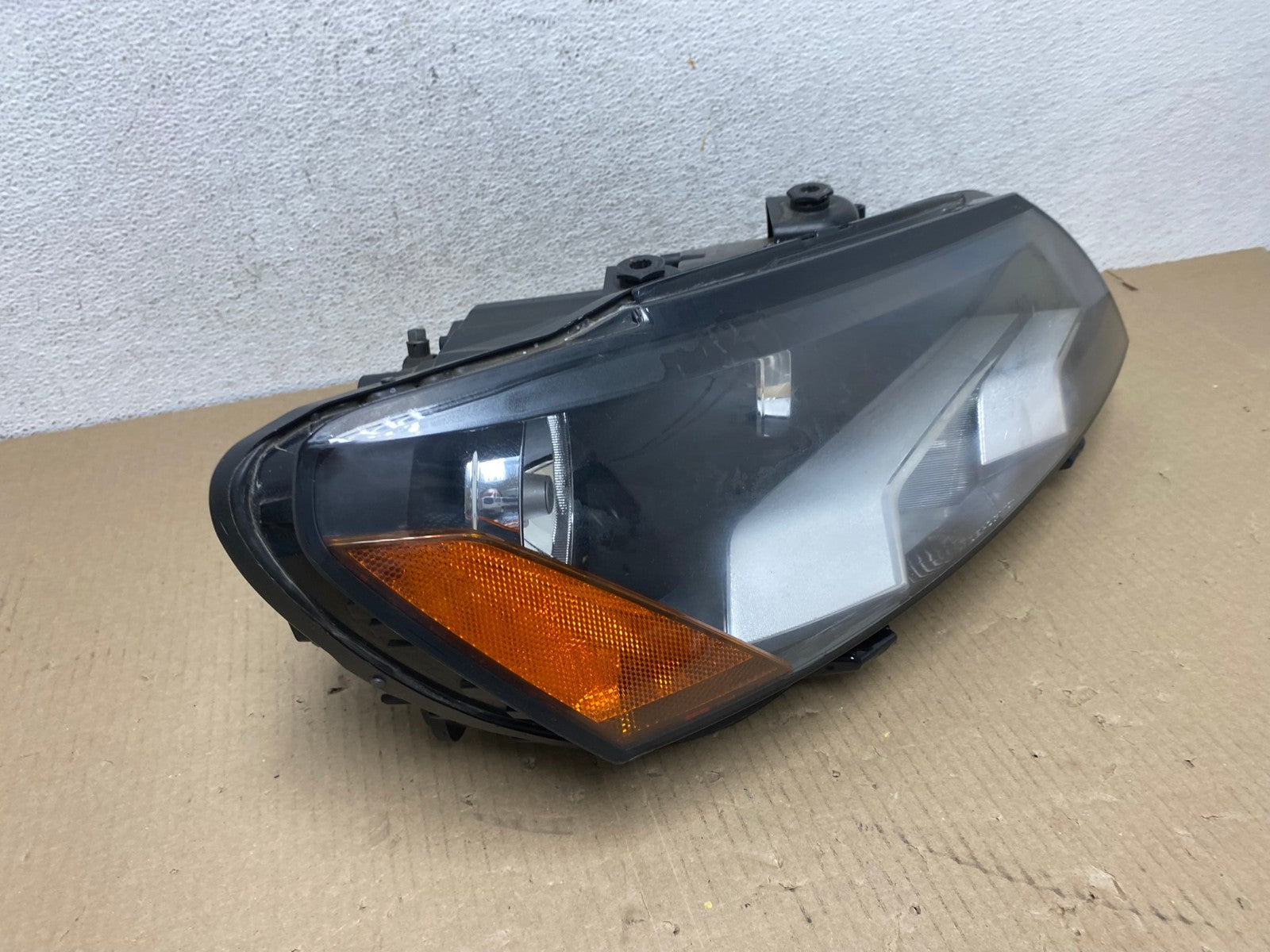 2012-2015 Volkswagen Passat Right Passenger RH Halogen Headlight DEPO AE9531 LK2