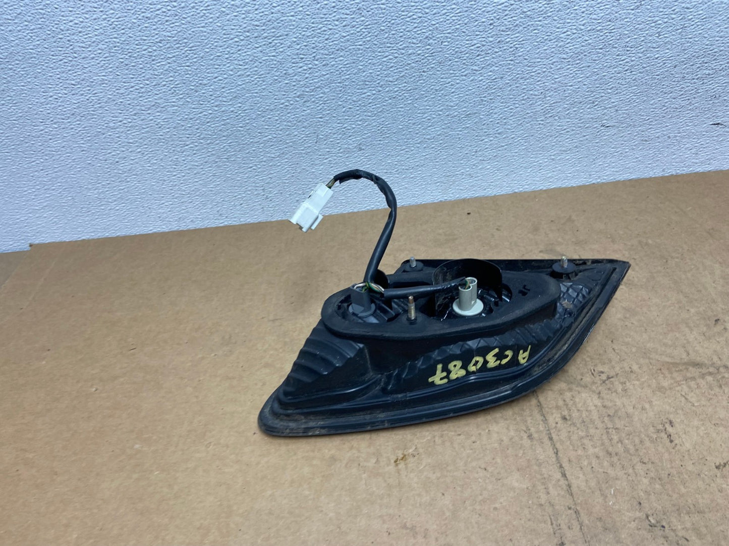 2002 2003 2004 Lexus Es300 Es330 Right Passenger Inner Tail Light AC3087 LK3
