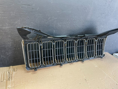 2005 2006 2007 Jeep Grand Cherokee Front Upper Grill Grille AE3593 DG5