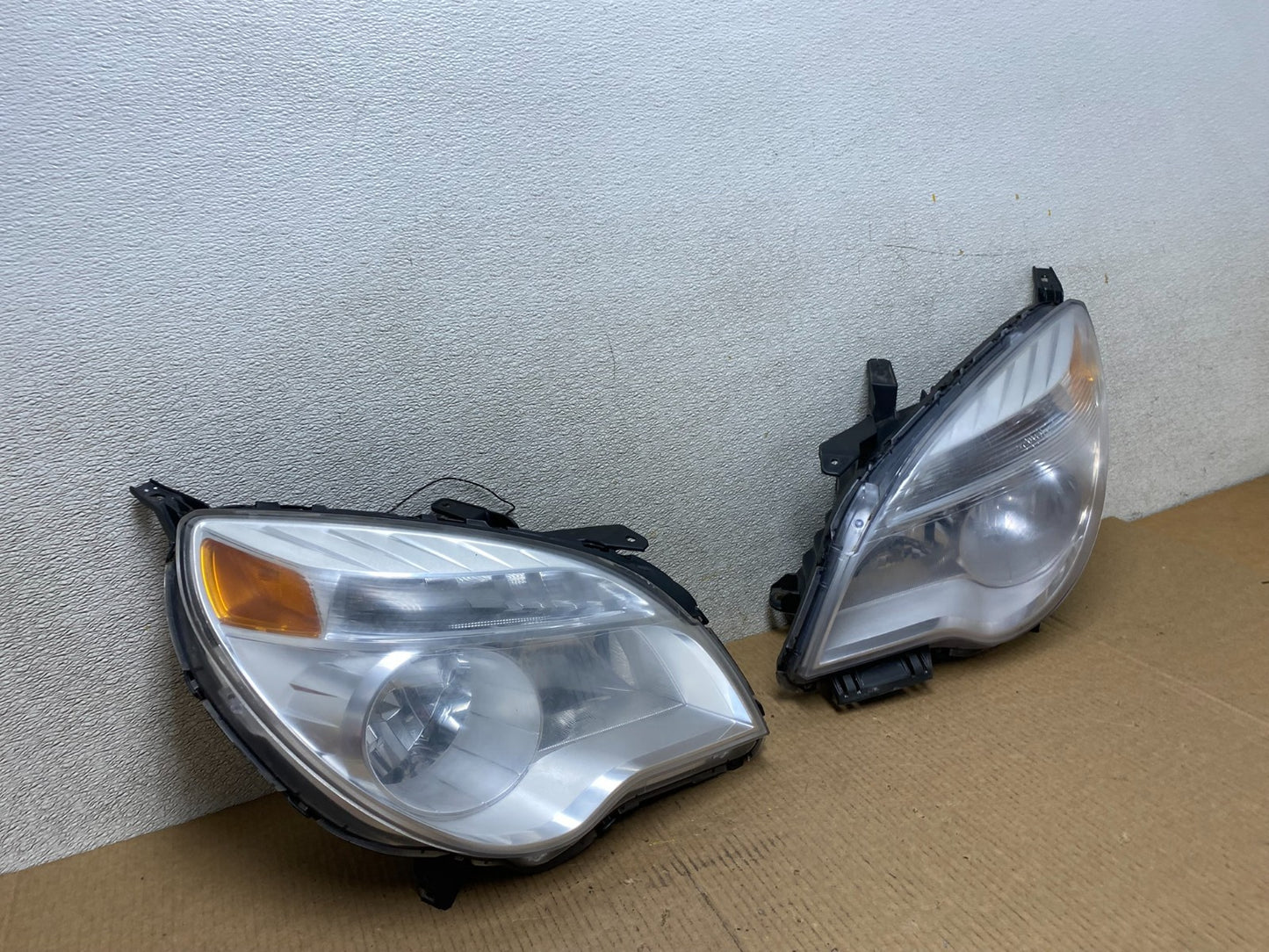 2010 - 2015 Chevrolet Equinox Halogen Headlights Left+Right Side Set W3840 DW2
