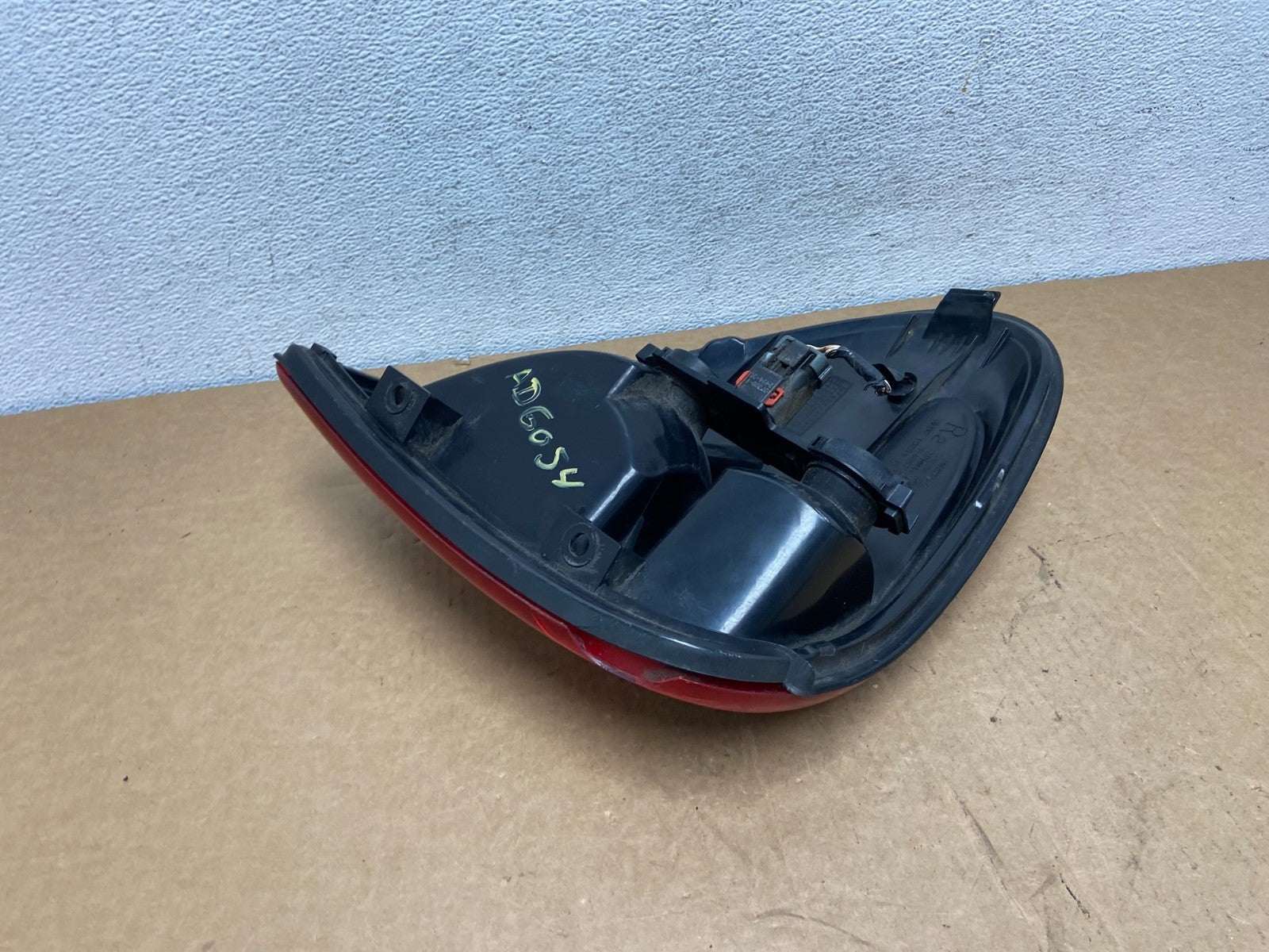 2004 - 2007 Dodge Grand Caravan Right Passenger Side Tail Light AD6054 DW7