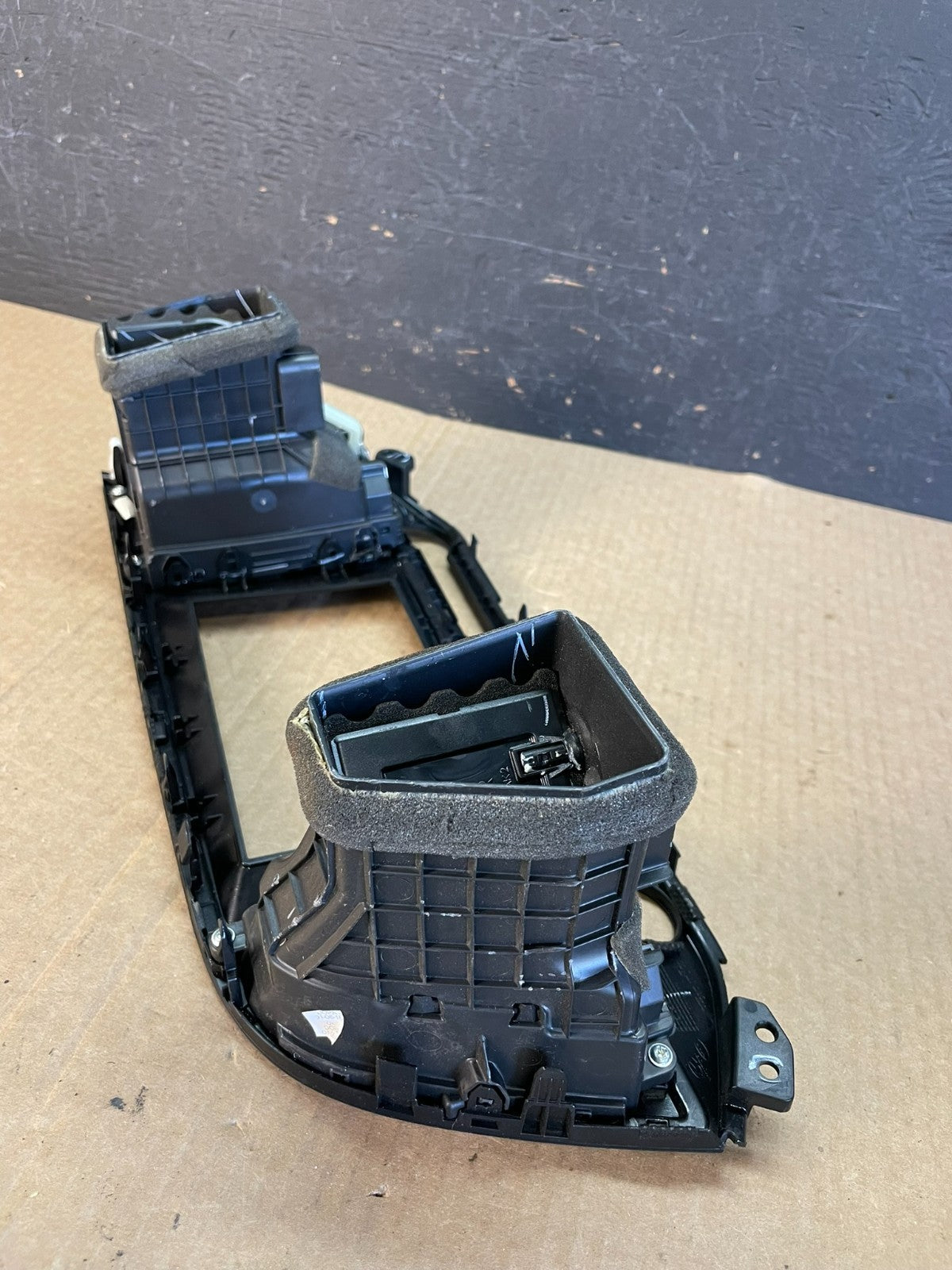 2017-2019 Hyundai Elantra Center Radio Climate Control Air Vent Bezel AF3659 DW4