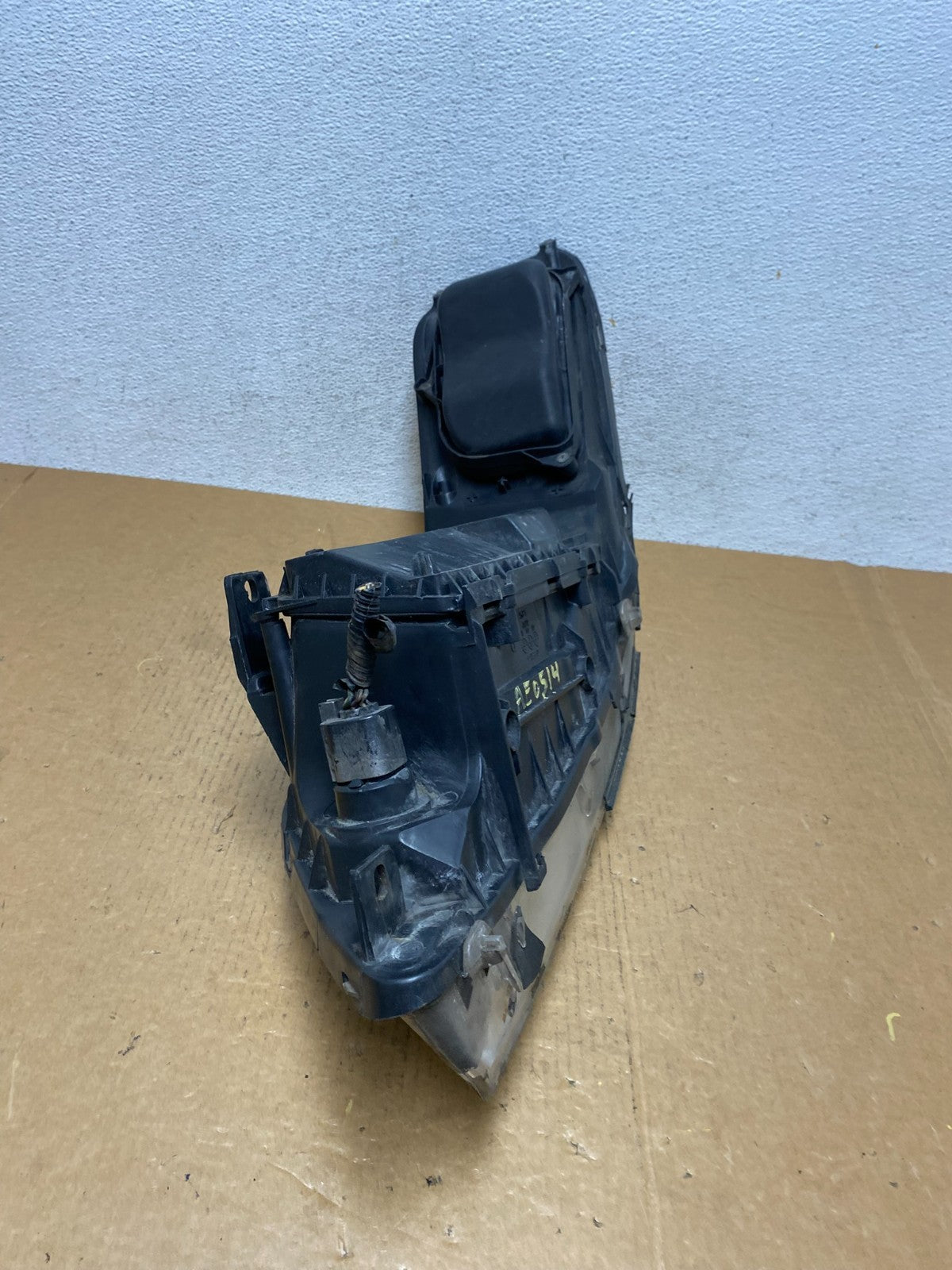 2005 to 2011 Lincoln Town Car Right Passenger Rh Side Headlight AE0514 DW7