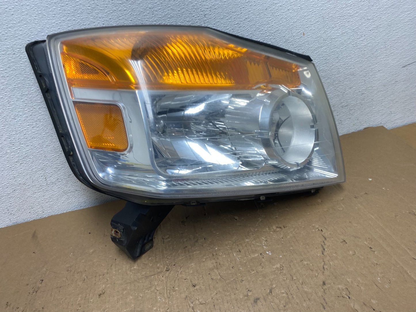 2008 - 2015 Nissan Armada Right Passenger RH Headlight Halogen AD8172 DW0