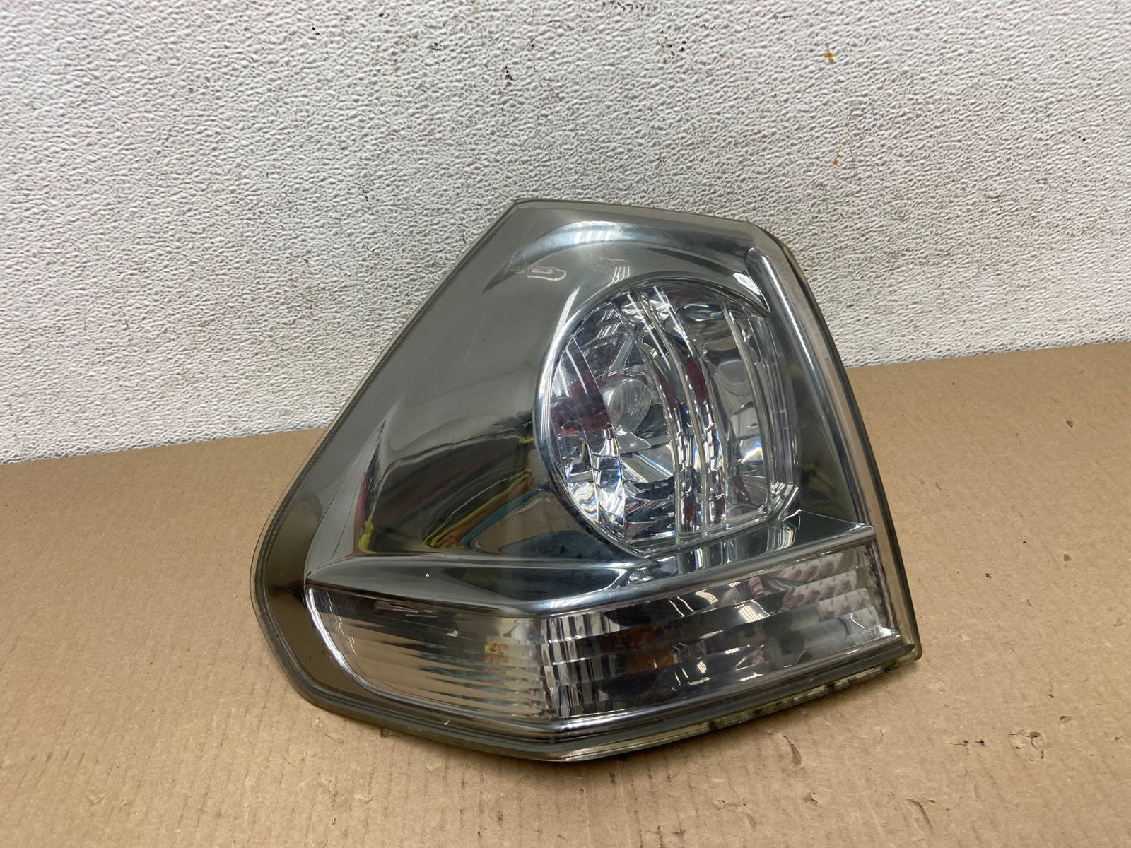 2004 to 2009 Lexus Rx350 RX330 Left Driver LH Tail Light AE9537 LK0