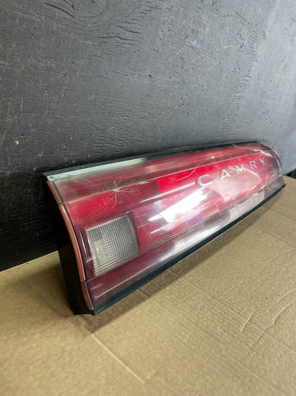 1992 1993 1994 Toyota Camry Center Trunk Rear Tail Light AF5220 DG2