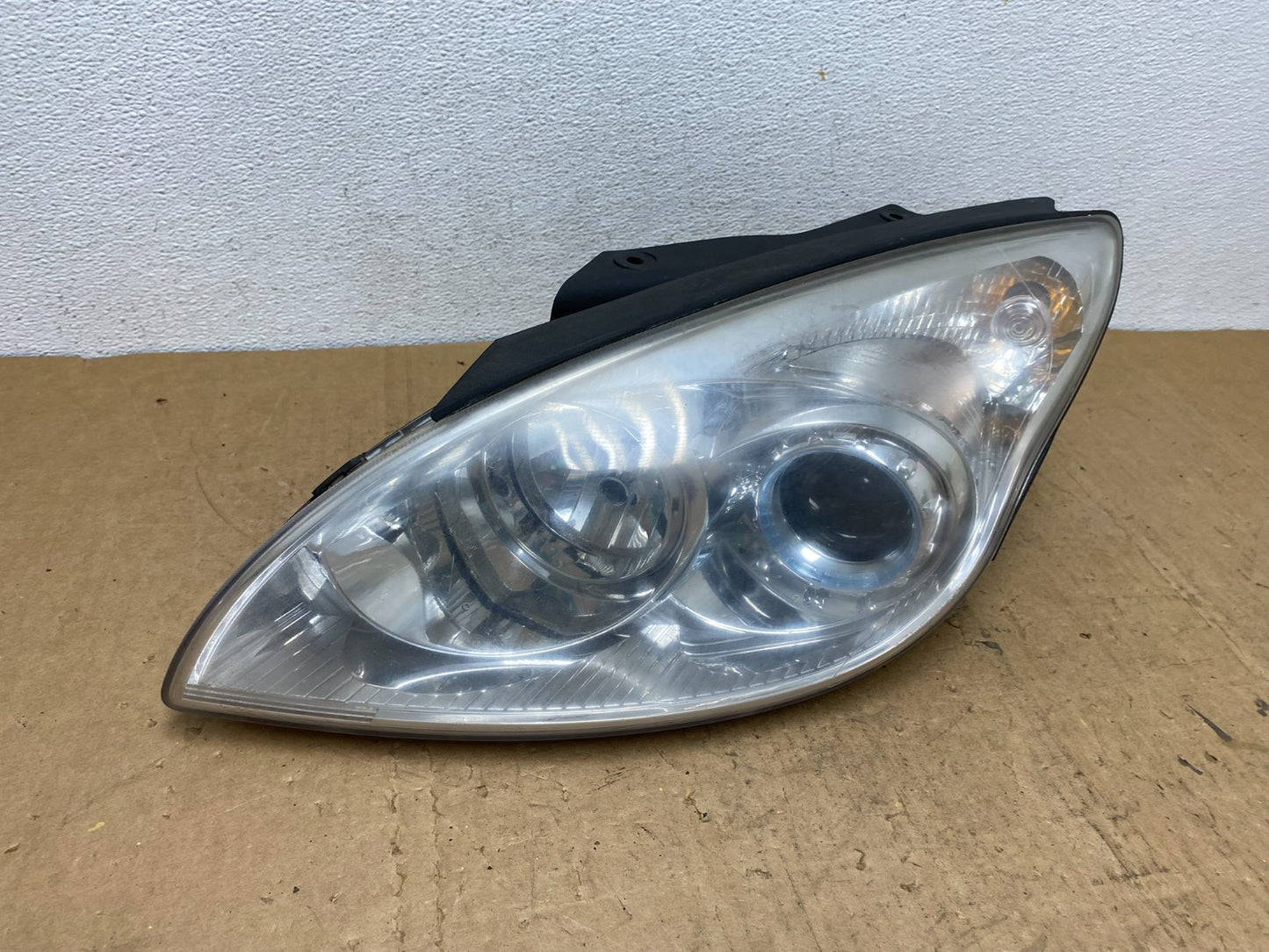 2010 to 2012 Hyundai Elantra Touring Left Driver Headlight Halogen AD0512 DG2