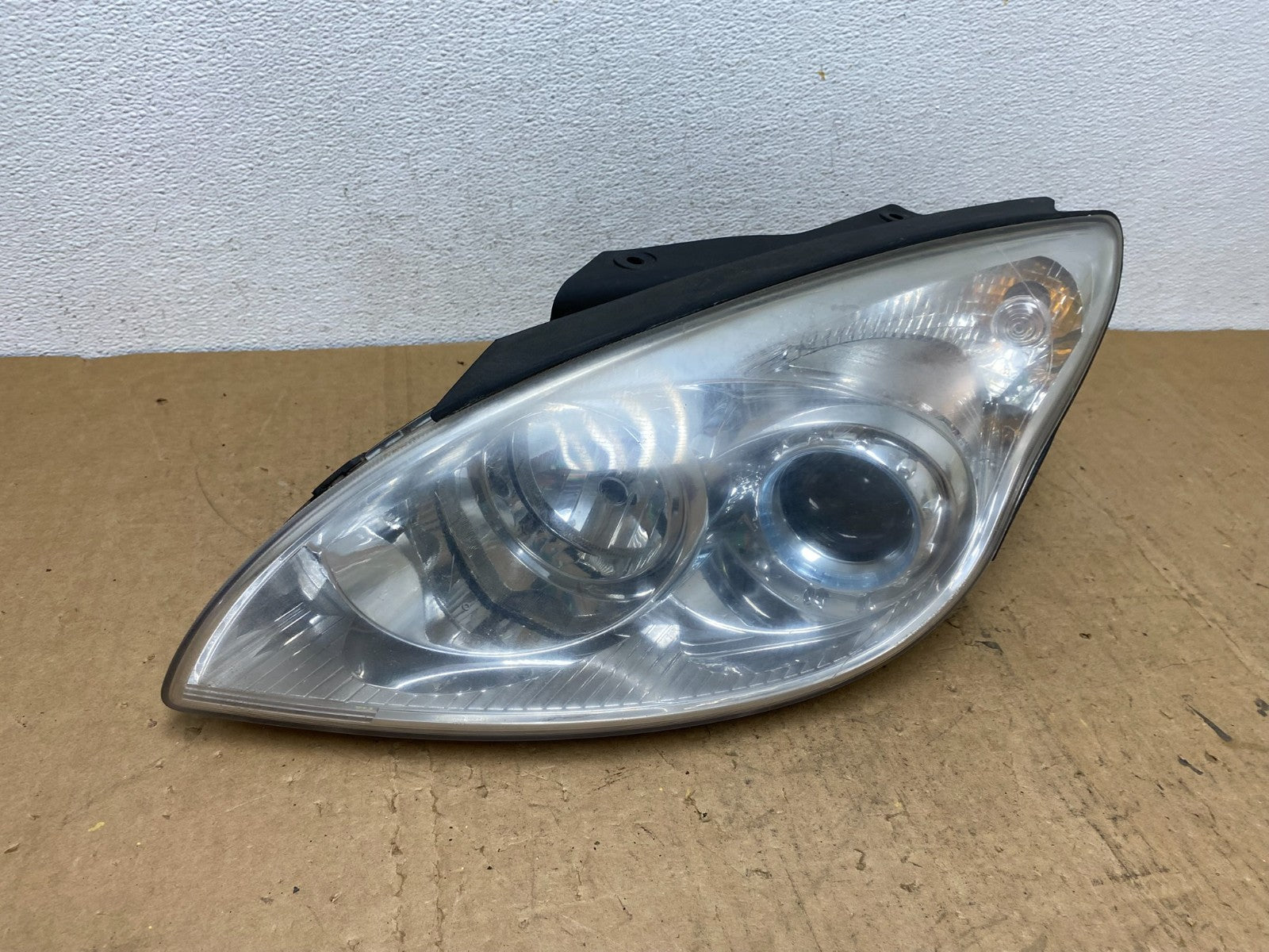 2010 to 2012 Hyundai Elantra Touring Left Driver Headlight Halogen AD0512 DG2