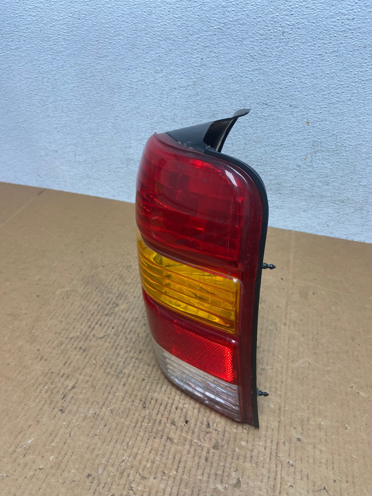 2001 to 2007 Ford Escape Right Passenger RH Side Tail Light AE0484 LK1