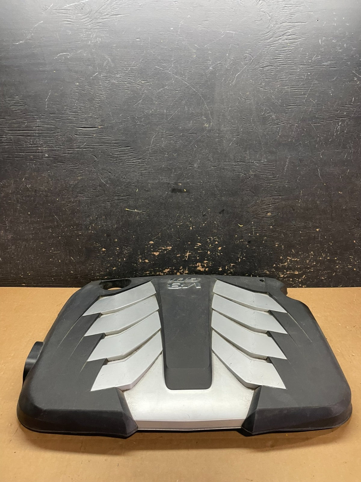 2011 to 2016 Hyundai Equus 5.0L V8 Engine Motor Cover OEM  AA2322  DG6