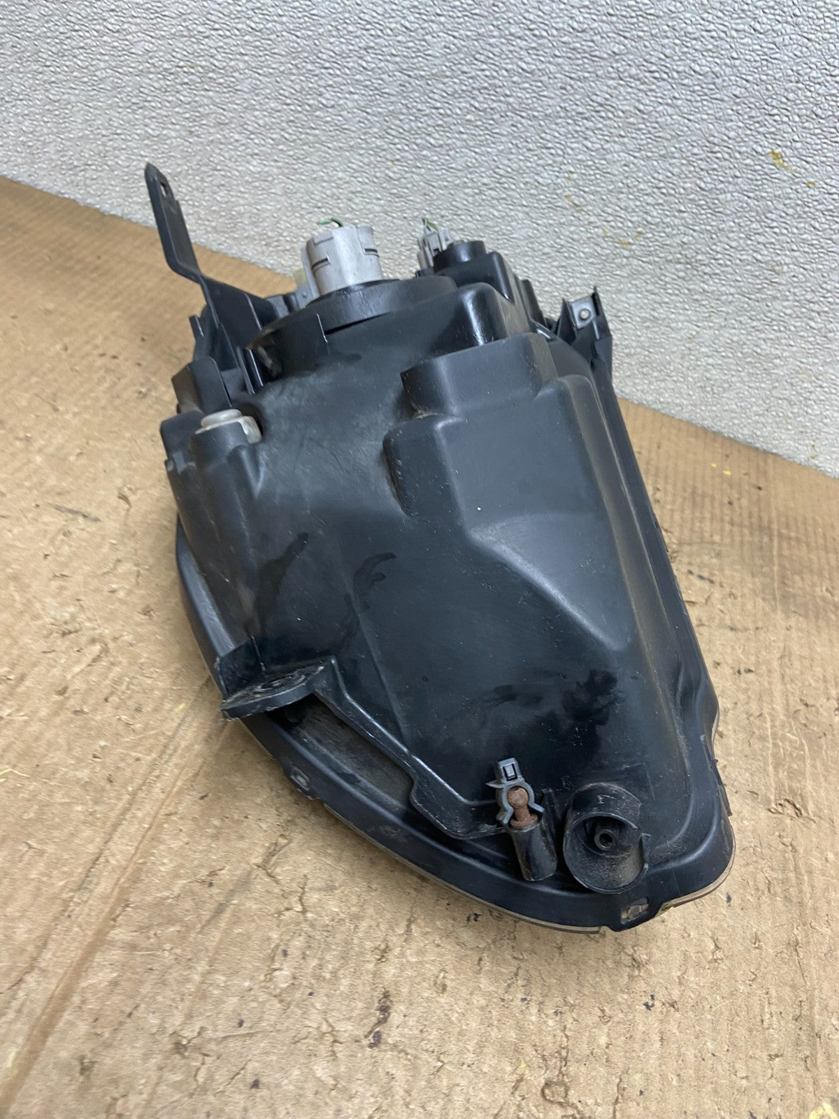 2004 to 2009 Mitsubishi Galant Right Passenger Headlight Halogen Oem AA8472 DW8