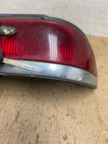 1992 - 1994 Ford Crown Victoria Right Passenger Rh Side Tail Light Oem AA8527 DG4