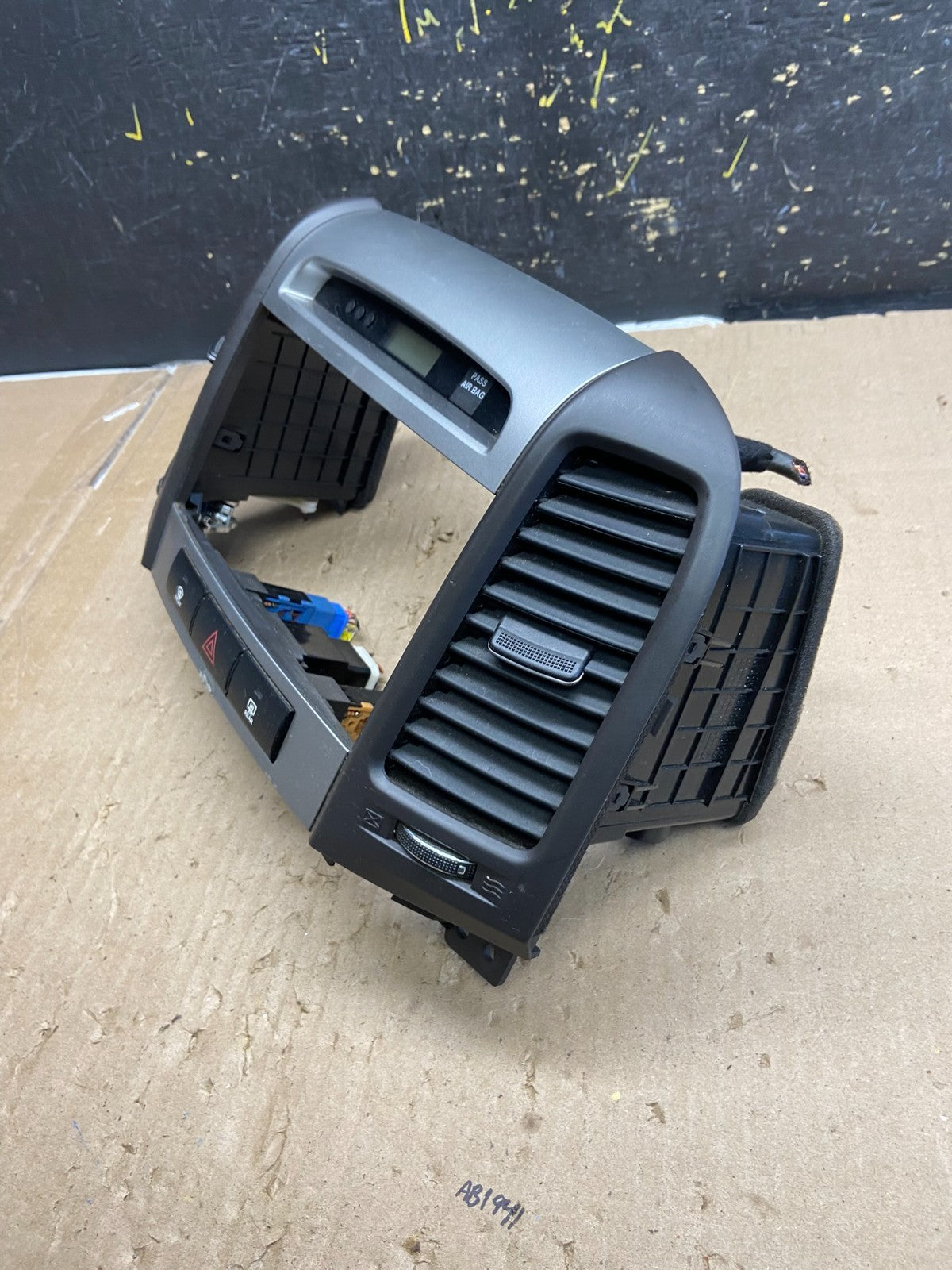 2007 to 2012 Hyundai Santa Fe Center Air Vent A/C Clock Bezel Trim OEM AB5471 DG2