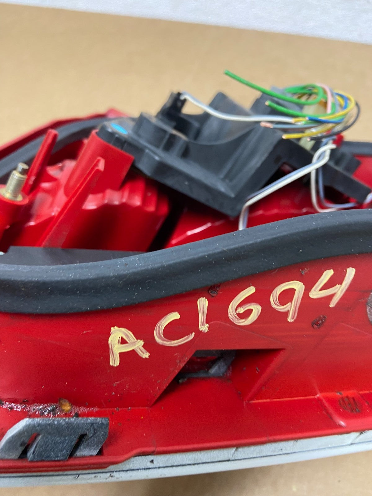 2004 - 2006 Volvo S80 Left Driver LH Side Tail Light OEM AC1694 DG6