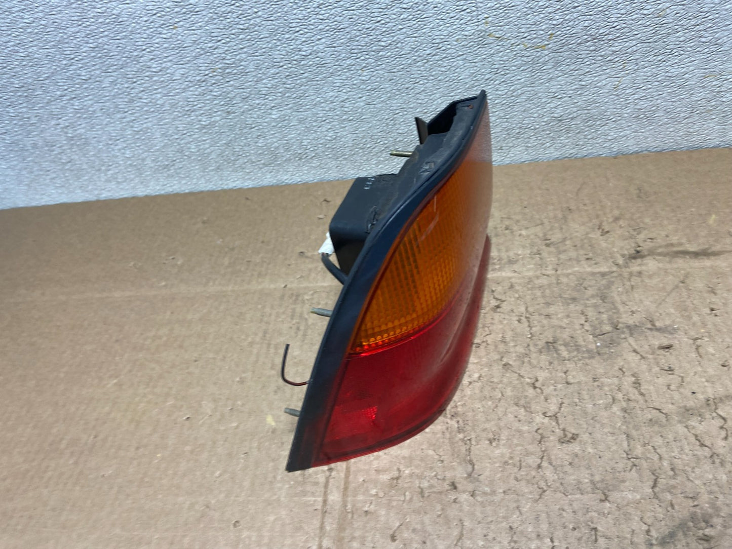 1995 1996 Nissan Maxima Left Driver LH Side Tail light Oem Z0874 DW2