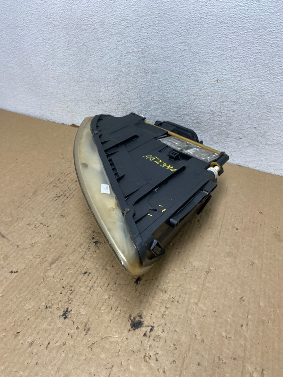 2004 to 2007 Volkswagen Touareg Left Driver Xenon Headlight AG2340 DW6