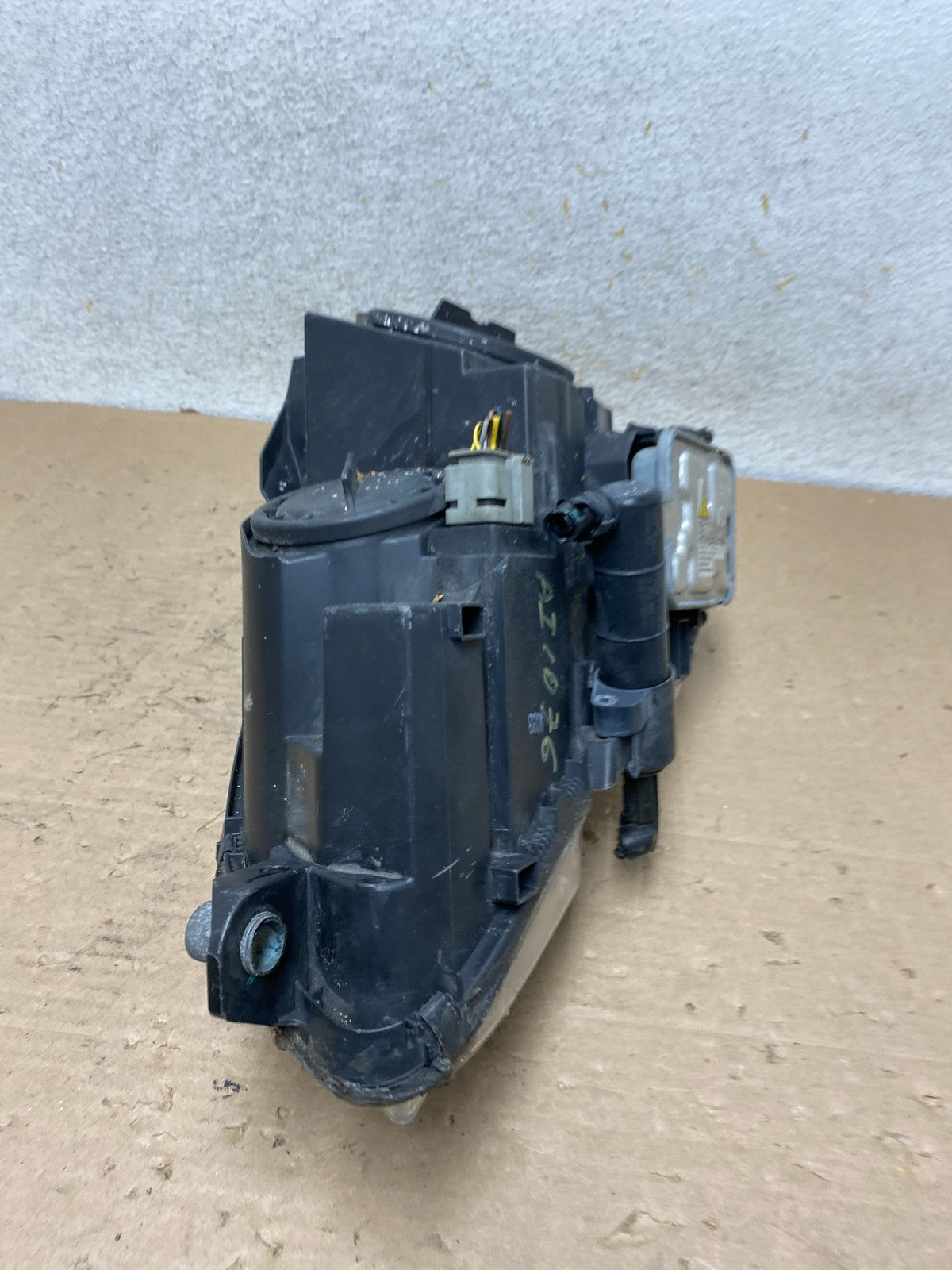 2008 to 2011 Mercedes Benz C-CLASS Right Passenger Xenon Headlight AI1076 DW10